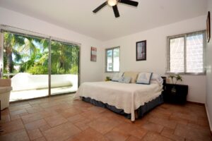 DUPLEX 6 BEDROOM HOME NEAR THE BEACH
