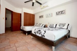 DUPLEX 6 BEDROOM HOME NEAR THE BEACH