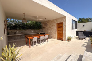 Unique investment building with three units and rooftop terrace.
