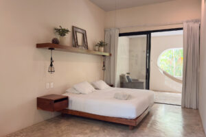 Unique investment building with three units and rooftop terrace.