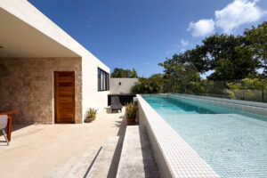 Unique investment building with three units and rooftop terrace.