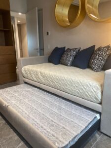Furnished Executive Apartment with Spectacular Mountain Views