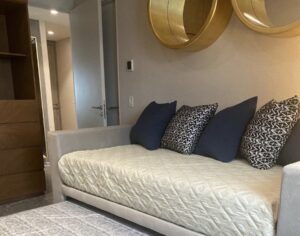 Furnished Executive Apartment with Spectacular Mountain Views