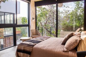 EXCLUSIVE 3-BEDROOM PENTHOUSE WITH LOCK OFF SYSTEM