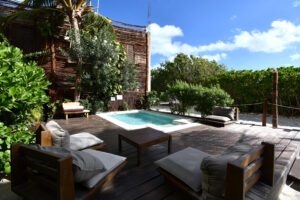 OCEAN VIEWS, LUXURY AND RETURNS