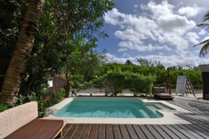 OCEAN VIEWS, LUXURY AND RETURNS