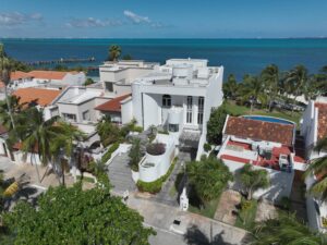 ICONIC VILLA FACING THE CARIBBEAN SEA