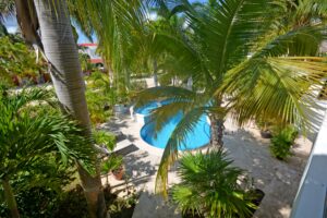 DUPLEX 6 BEDROOM HOME NEAR THE BEACH