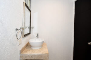 CONTEMPORARY ELEGANCE IN A PRIME DESTINATION
