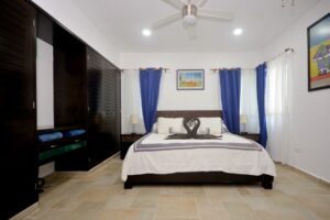 DUPLEX 8 BEDROOM HOME NEAR THE BEACH