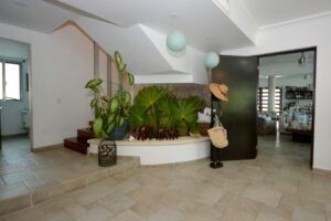 DUPLEX 8 BEDROOM HOME NEAR THE BEACH