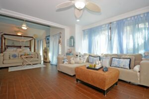 DUPLEX 8 BEDROOM HOME NEAR THE BEACH