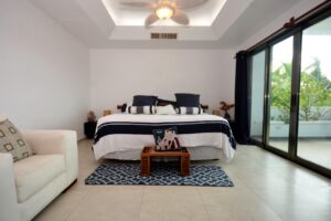 DUPLEX 8 BEDROOM HOME NEAR THE BEACH