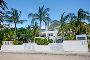 DUPLEX 8 BEDROOM HOME NEAR THE BEACH