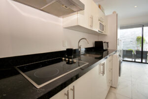 CHARMING ONE BEDROOM APARTMENT WITH PATIO, EXCELLENT LOCATION
