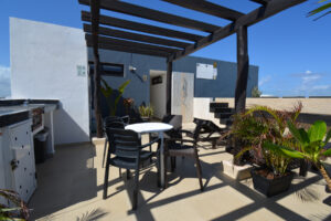 CHARMING ONE BEDROOM APARTMENT WITH PATIO, EXCELLENT LOCATION