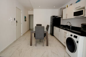 CHARMING ONE BEDROOM APARTMENT WITH PATIO, EXCELLENT LOCATION