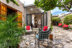 Private modern colonial estate with lush gardens in Mérida’s Historic Center