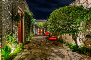 Private modern colonial estate with lush gardens in Mérida’s Historic Center