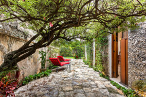 Private modern colonial estate with lush gardens in Mérida’s Historic Center