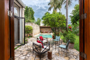 Private modern colonial estate with lush gardens in Mérida’s Historic Center
