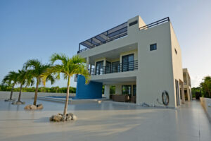 SERENE LIFE IN A CONTEMPORARY VILLA