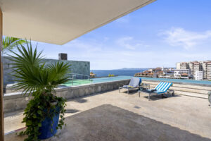 Pacífica 605 | Vibrant beachside studio, Vallarta Romantic Zone