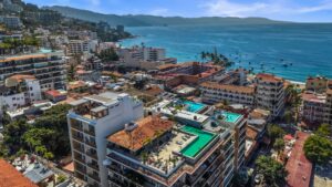 Pacífica 605 | Vibrant beachside studio, Vallarta Romantic Zone