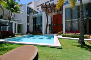 Coastal oasis high ceilings in Mamitas Beach