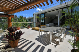 Coastal oasis high ceilings in Mamitas Beach