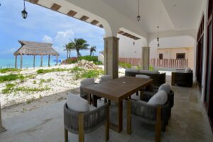 PLAYA PARAISO BEACHFRONT TRES LEONES VILLA