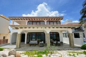 PLAYA PARAISO BEACHFRONT TRES LEONES VILLA