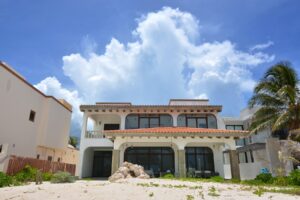 PLAYA PARAISO BEACHFRONT TRES LEONES VILLA