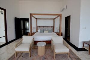 PLAYA PARAISO BEACHFRONT TRES LEONES VILLA