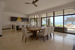 PLAYA PARAISO BEACHFRONT TRES LEONES VILLA