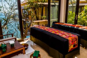 Los Agaves Banyan Tree