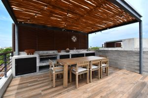 Exclusive Pent-house with Private Whirlpool Tub