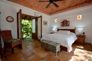 OCEANVIEW TROPICAL ESCAPE RETREAT