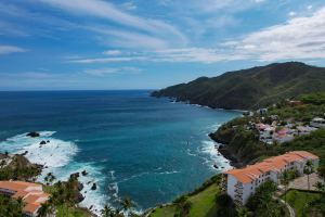 Departamento en venta en Vida del Mar, Manzanillo-planta baja y vista al jardín