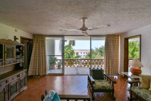 Departamento en venta en Vida del Mar, Manzanillo-planta baja y vista al jardín