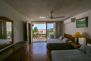 Departamento en venta en Vida del Mar, Manzanillo-planta baja y vista al jardín