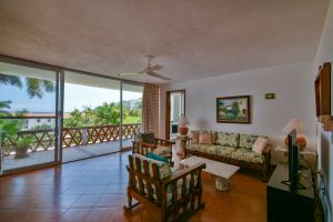 Departamento en venta en Vida del Mar, Manzanillo-planta baja y vista al jardín