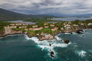 Departamento en venta en Vida del Mar, Manzanillo-planta baja y vista al jardín