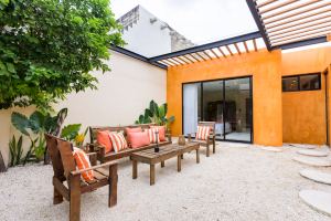 Contemporary Colonial Residence La Ermita