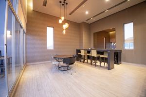 Spacious Terrace Apartment with Mountain Views