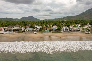 Residencia Frente al Mar en Venta |Villas Las Fuentes, Club Santiago, Manzanillo