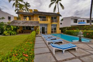 Residencia Frente al Mar en Venta |Villas Las Fuentes, Club Santiago, Manzanillo