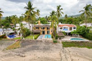 Residencia Frente al Mar en Venta |Villas Las Fuentes, Club Santiago, Manzanillo