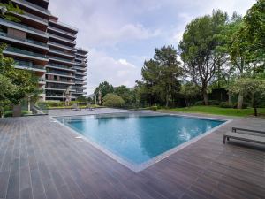 Residence with Exceptional Space and Privacy