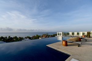 Three-Bedroom Blue Horizon Penthouse